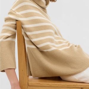 GAP 24/7 Split hem turtleneck